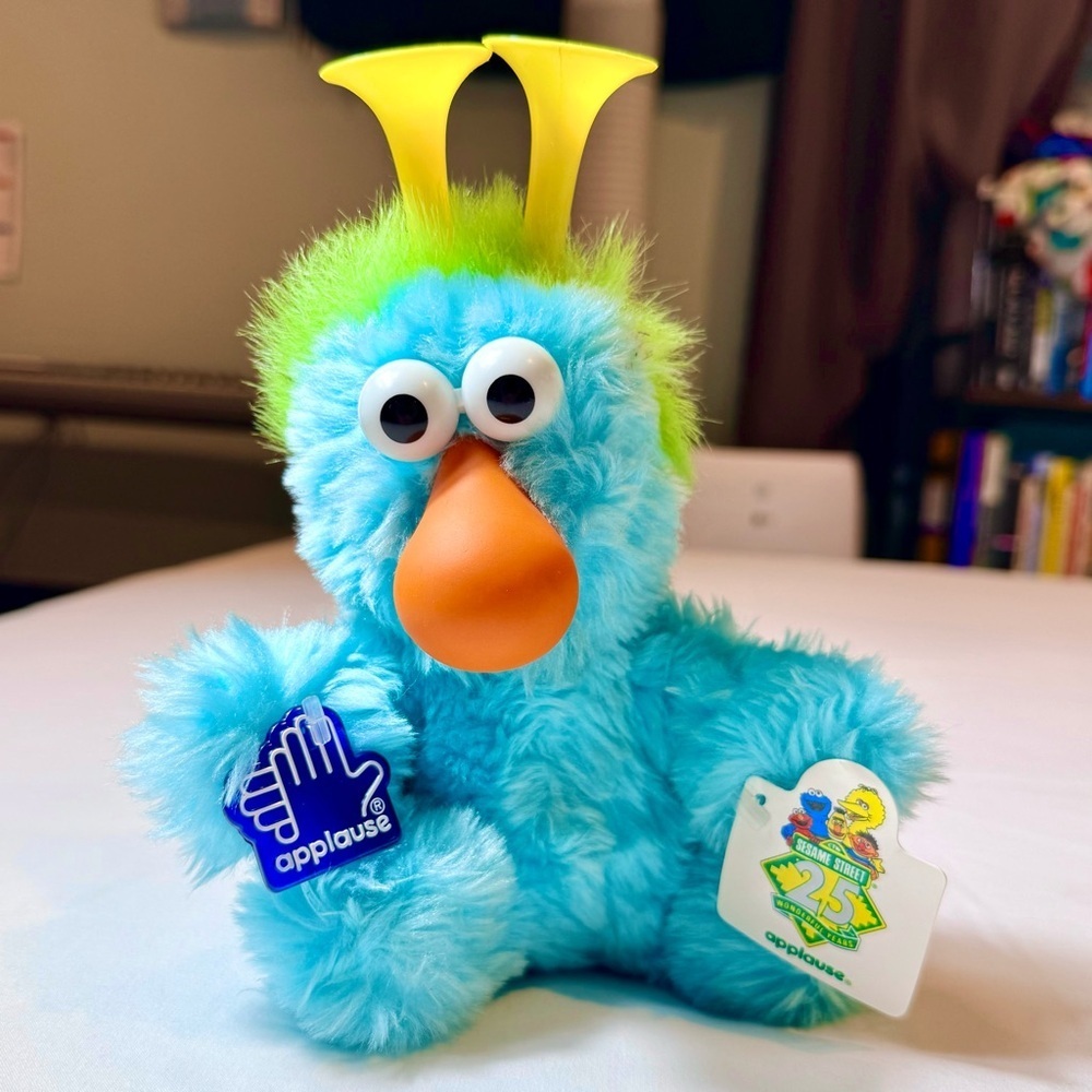 New Vintage Applause Sesame Street Electric Blue Honker Plush Toy 1992 Squeaks!